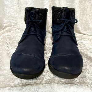 Cloudsteppers by Clarks Cushion Soft Sillian Frey Lace-Up Ankle Boot Sz-7.5 Navy